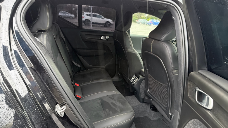 Volvo XC40 2.0 B4P Plus Dark 5dr Auto Petrol Estate